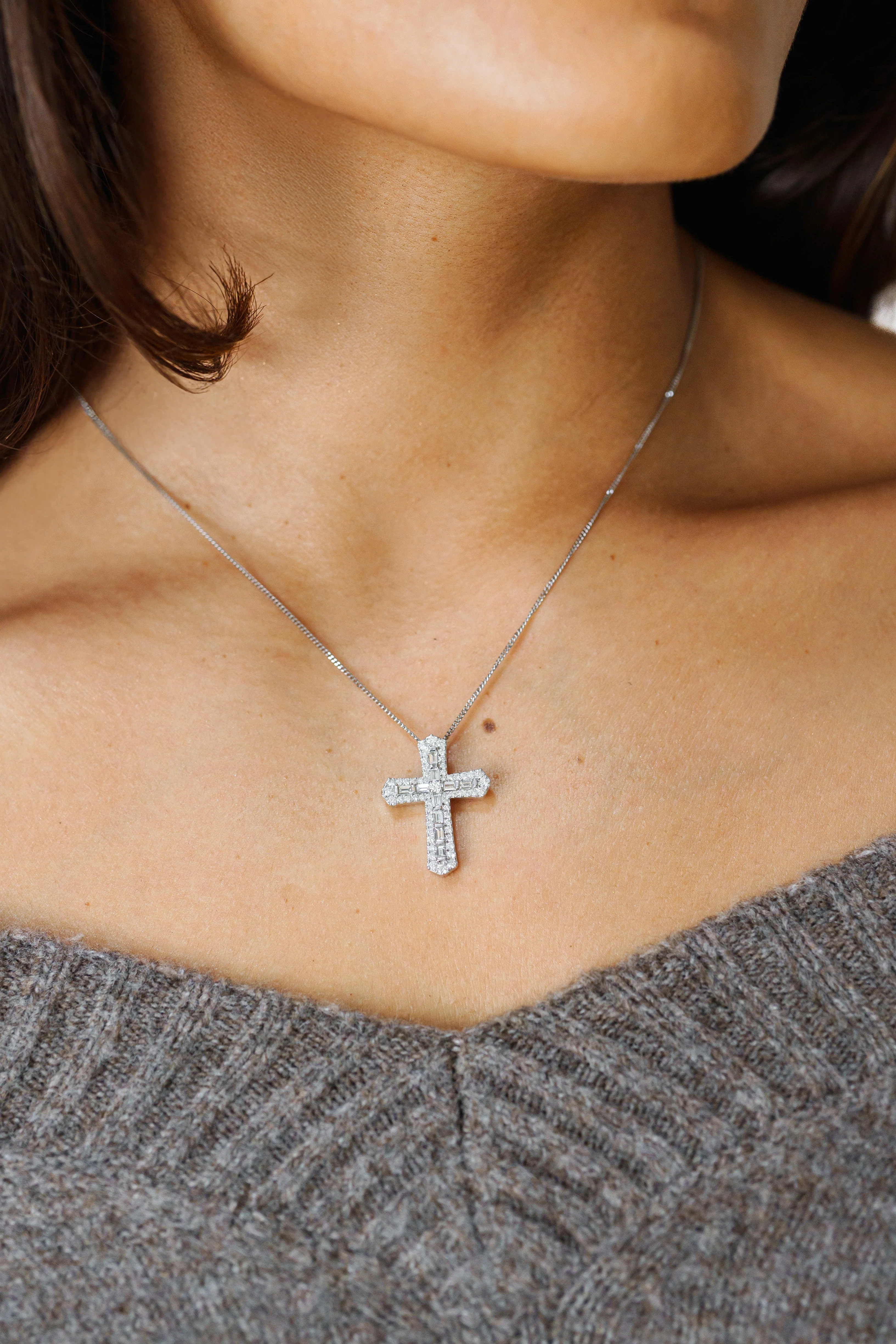 Amélie Diamond Cross - Image 3