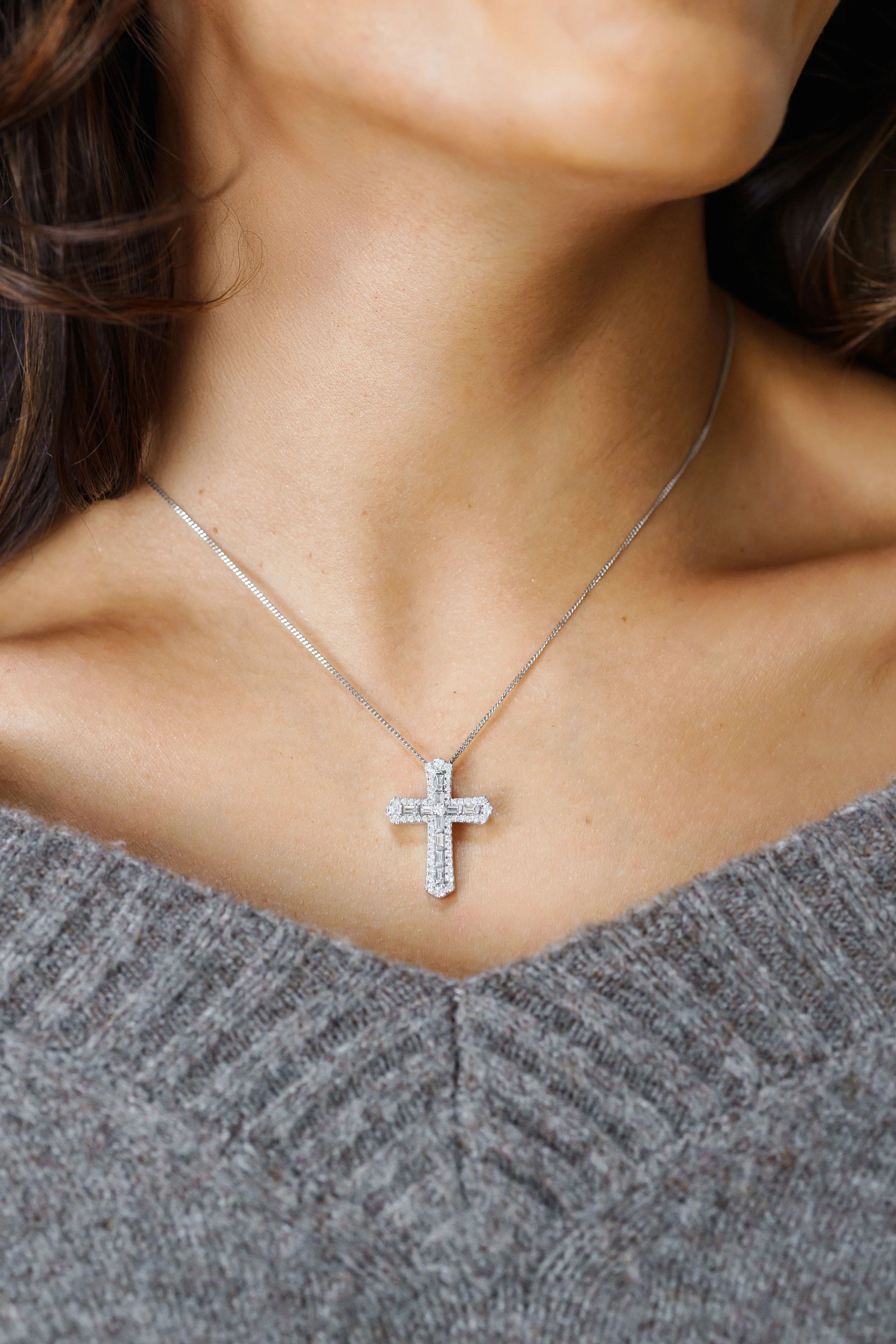 Amélie Diamond Cross - Image 4